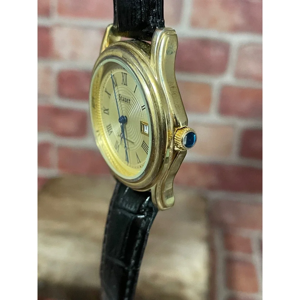 Stauer‎ Metropolitan Gold Tone Watch Roman Numeral Date Black Leather Strap Box
